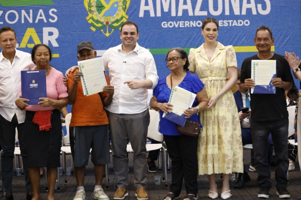 Amazonas Entrega 500 Títulos de Imóveis e Atinge Marca de 22 Mil Regularizações
