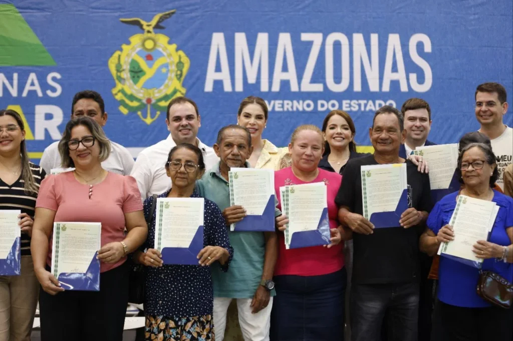 Amazonas Meu Lar: Roberto Cidade Entrega 500 Títulos e Ampla Regularização Fundiária para 22 Mil Fam