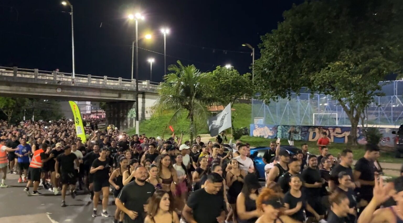 Atração Noturna: O 'Corre de Quinta' Mobiliza Multidões em Manaus