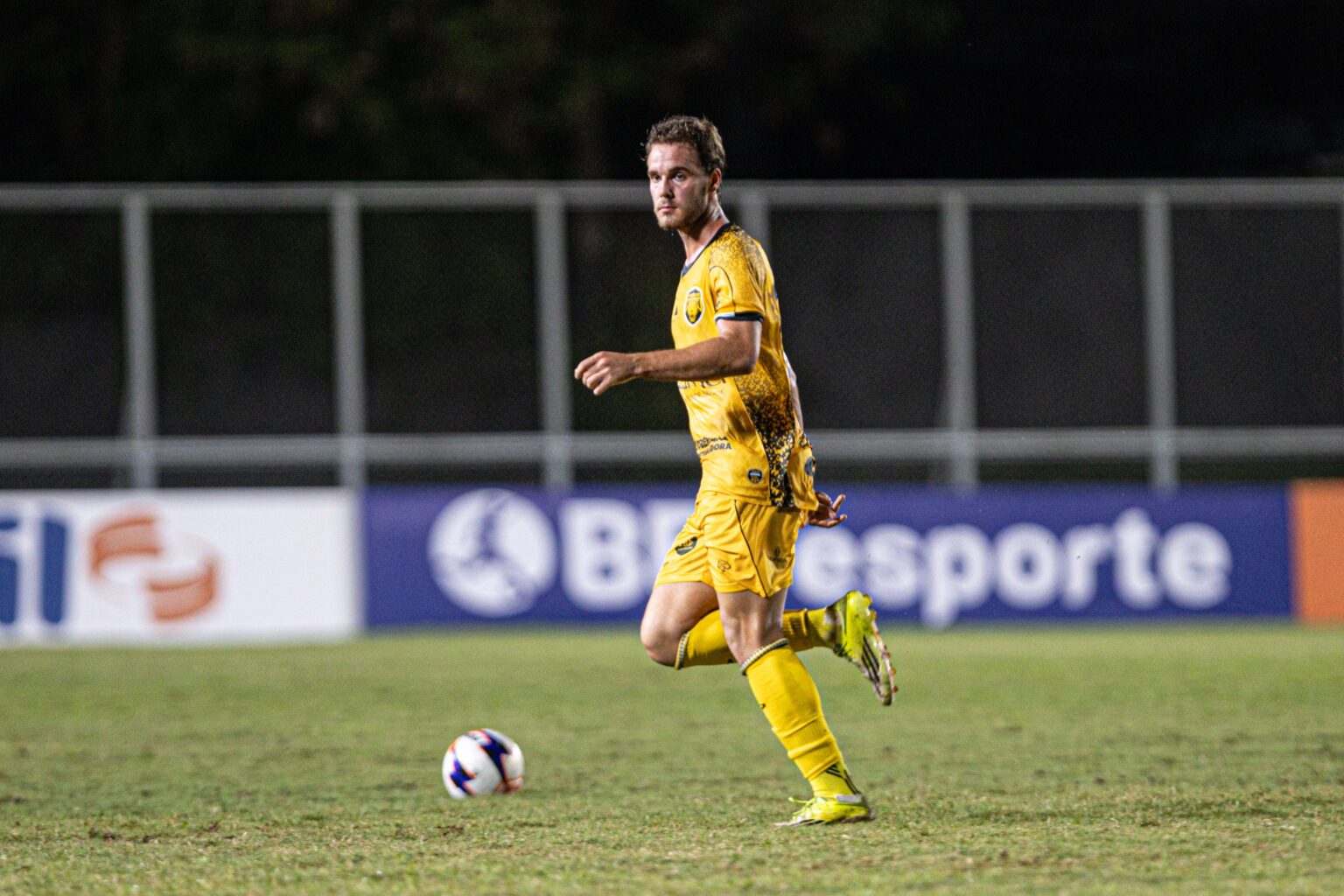 Bernardo Paias: Emprestado pelo Santos, o jovem meia busca sua afirmação na Copa Verde