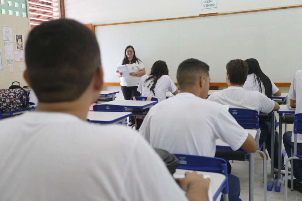 Ceará: 68 mil professores recebem reajuste salarial de 5,4% em 2024 Ceará: 68 mil professores recebem reajuste salarial de 5,4% em 2024
