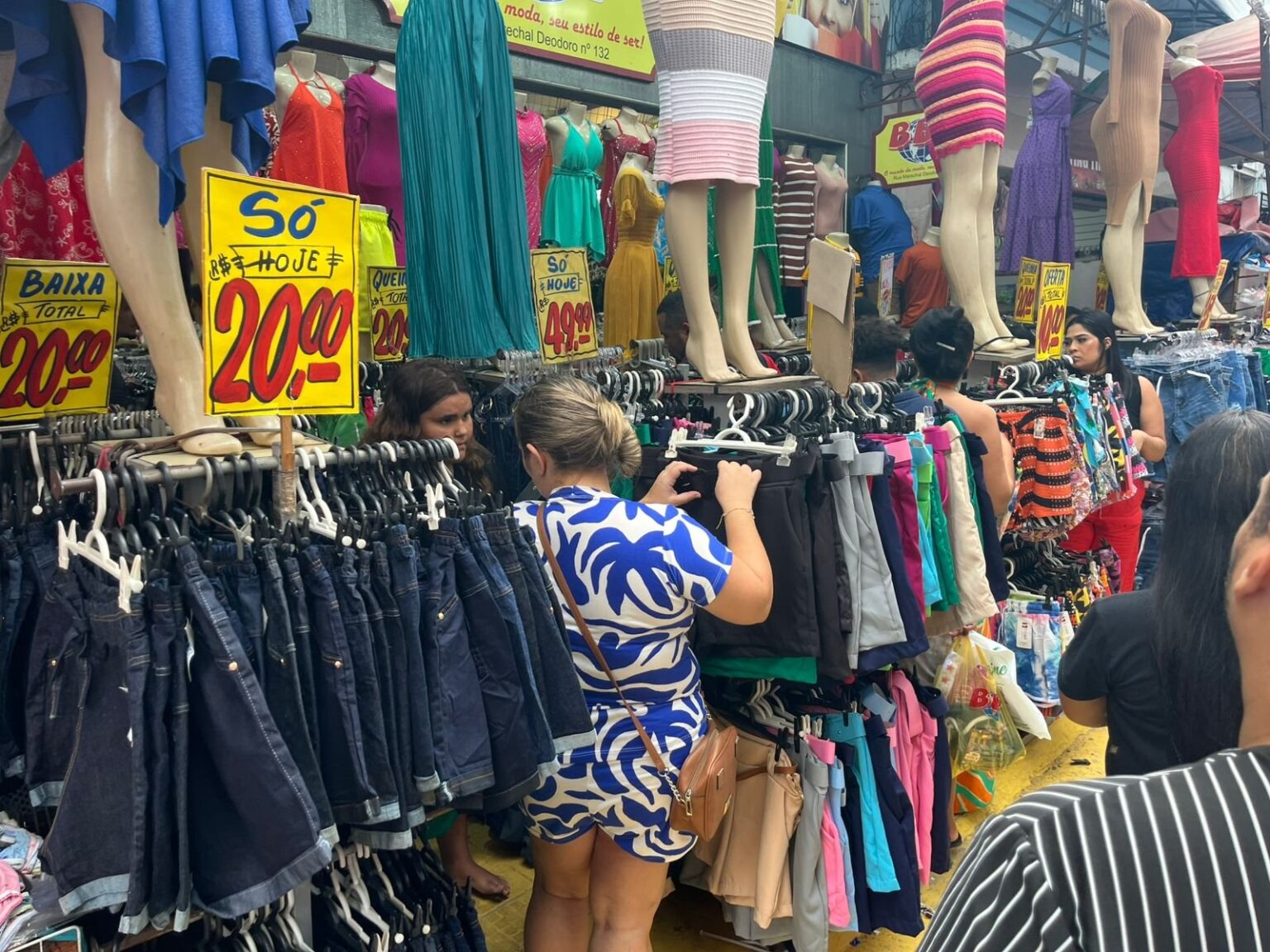 Comércio de Manaus Funciona em Horário Especial na Sexta-Feira Santa