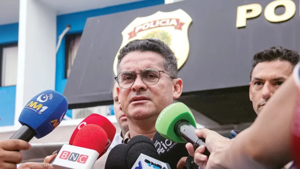 David Almeida Desmente Boatos Sobre Candidatura ao Senado e Reafirma Pré-Candidatura ao Governo do A