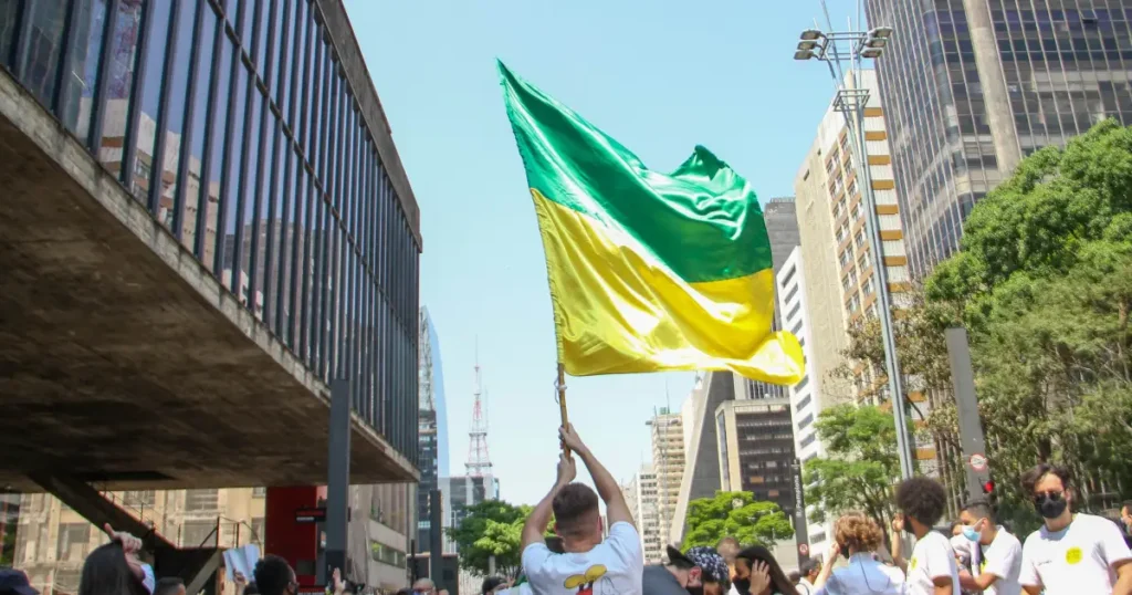 Desafios da Terceira Via Política no Brasil: Análise de Especialista