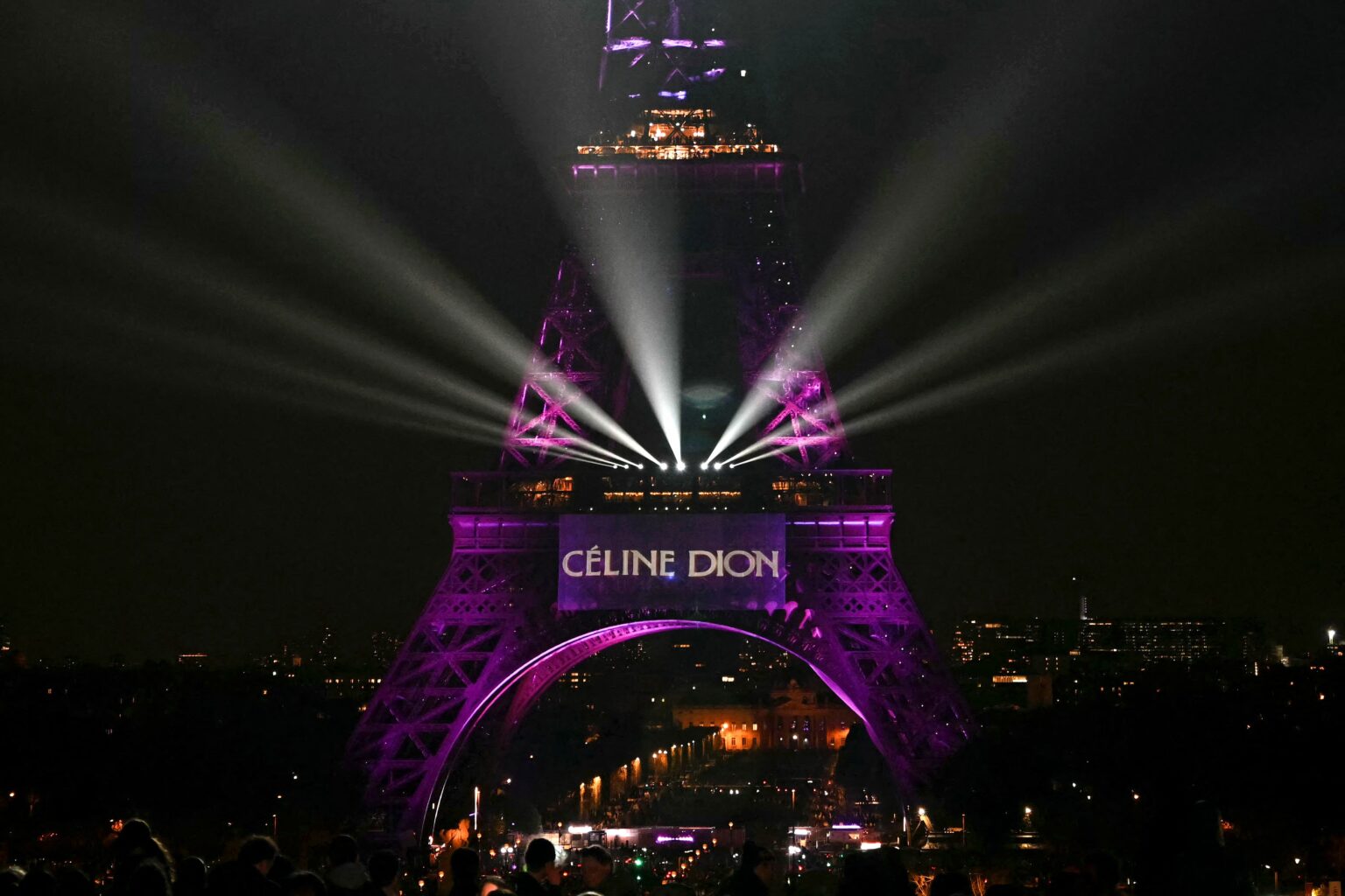 Expectativa Aumenta com Nova Turnê de Céline Dion em Paris: Setor de Turismo Prepara-se para Lucros Bilionários Expectativa Aumenta com Nova Turnê de Céline Dion em Paris: Setor de Turismo Prepara-se para Lucros