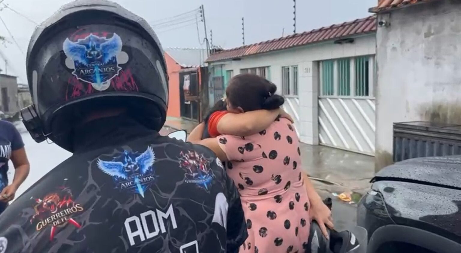 Mulher Escapa de Sequestro Durante Assalto em Manaus: Um Drama em Casa Mulher Escapa de Sequestro Durante Assalto em Manaus: Um Drama em Casa