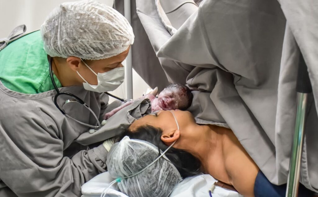 Parto Inédito de Trigêmeos Encanta Maternidade em Manaus
