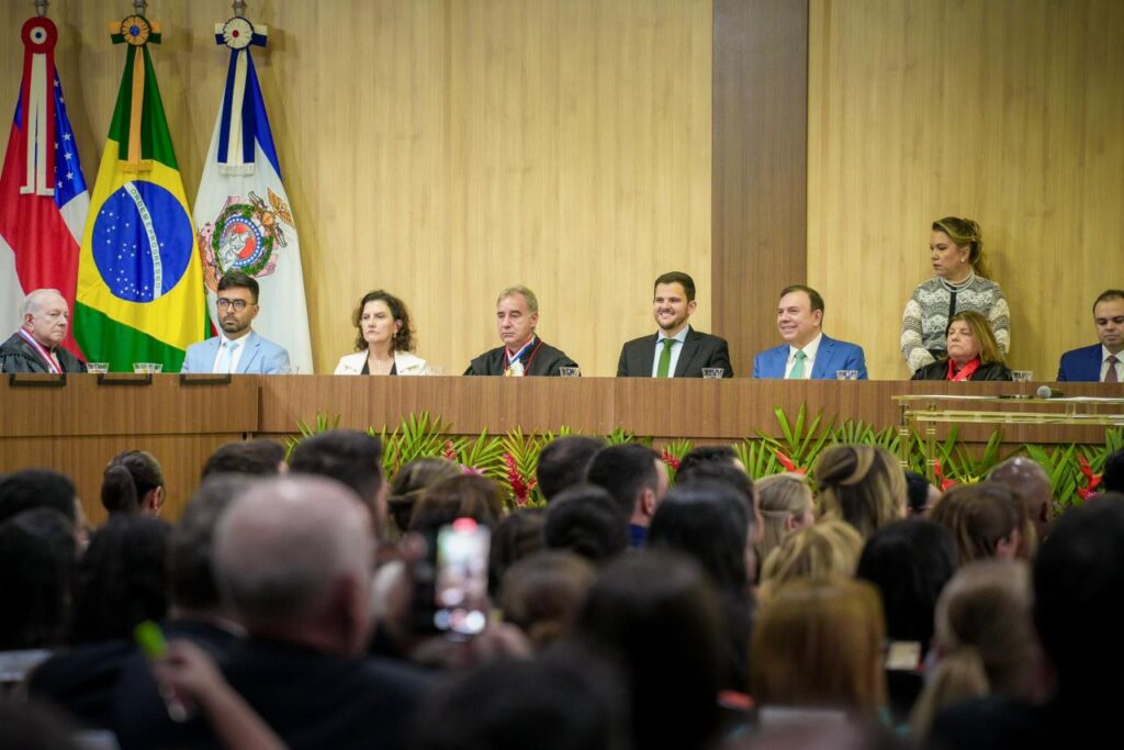 Prefeito Renato Junior Celebra a Posse de Novos Juízes do TJ-AM Prefeito Renato Junior Celebra a Posse de Novos Juízes do TJ-AM