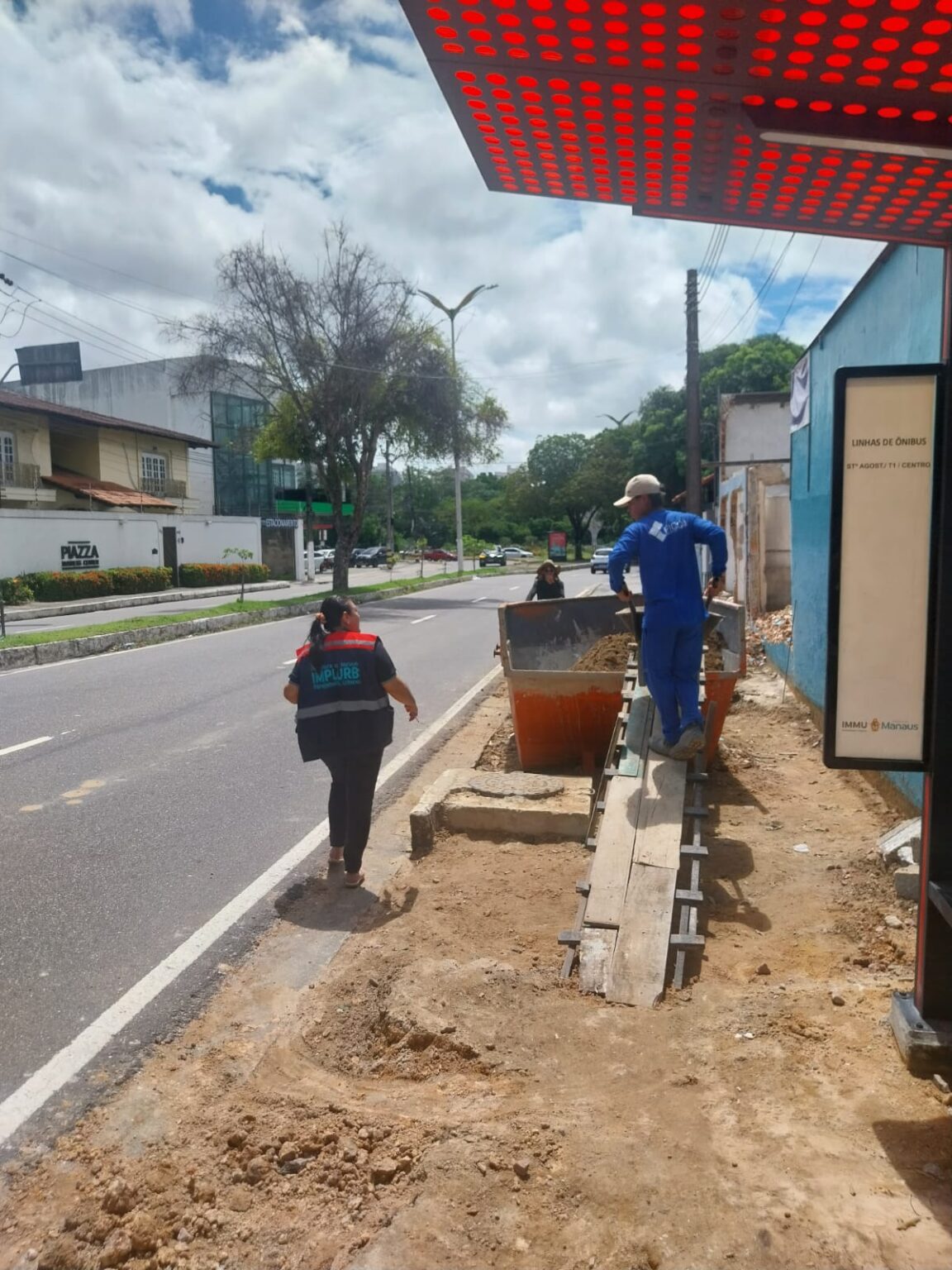 Prefeitura de Manaus Embarga Demolição Irregular Durante Feriado de Tiradentes