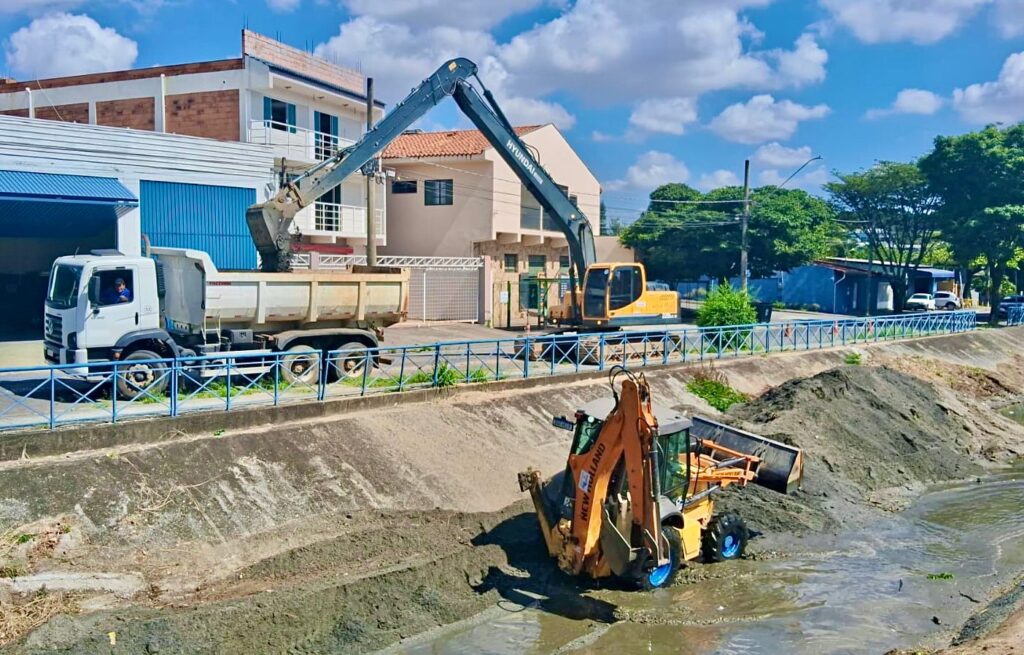 Saae/Sorocaba Finaliza Manutenção do Córrego Lavapés para Prevenir Alagamentos Saae/Sorocaba Finaliza Manutenção do Córrego Lavapés para Prevenir Alagamentos