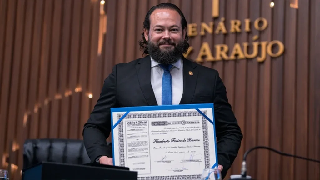 Diretor da PF é homenageado com título de Cidadão do Amazonas por combate ao crime ambiental