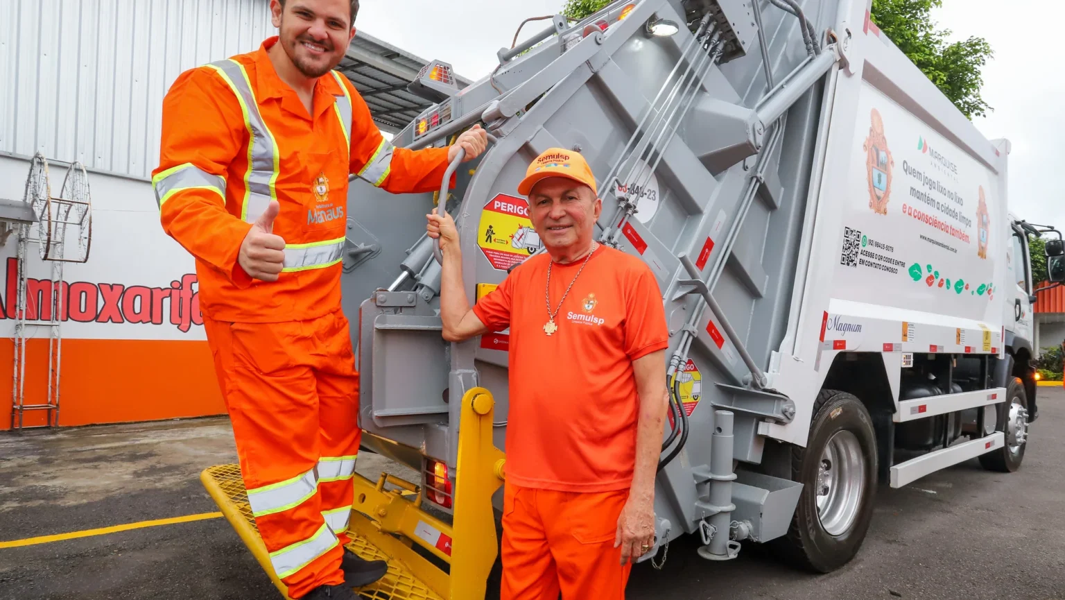 Prefeito Renato Junior amplia frota com 9 caminhões compactadores em Manaus e reforça coleta Prefeito Renato Junior amplia frota com 9 caminhões compactadores em Manaus e reforça coleta