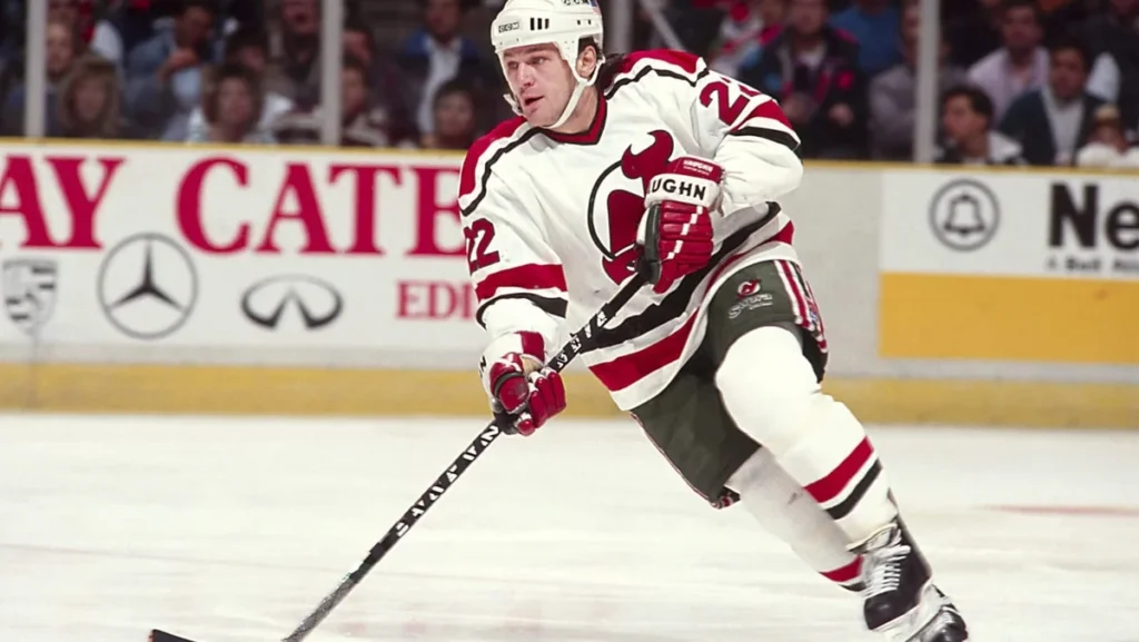 Claude Lemieux, campeão da Stanley Cup e rival feroz nos playoffs, morre aos 60 anos Claude Lemieux, campeão da Stanley Cup e rival feroz nos playoffs, morre aos 60 anos