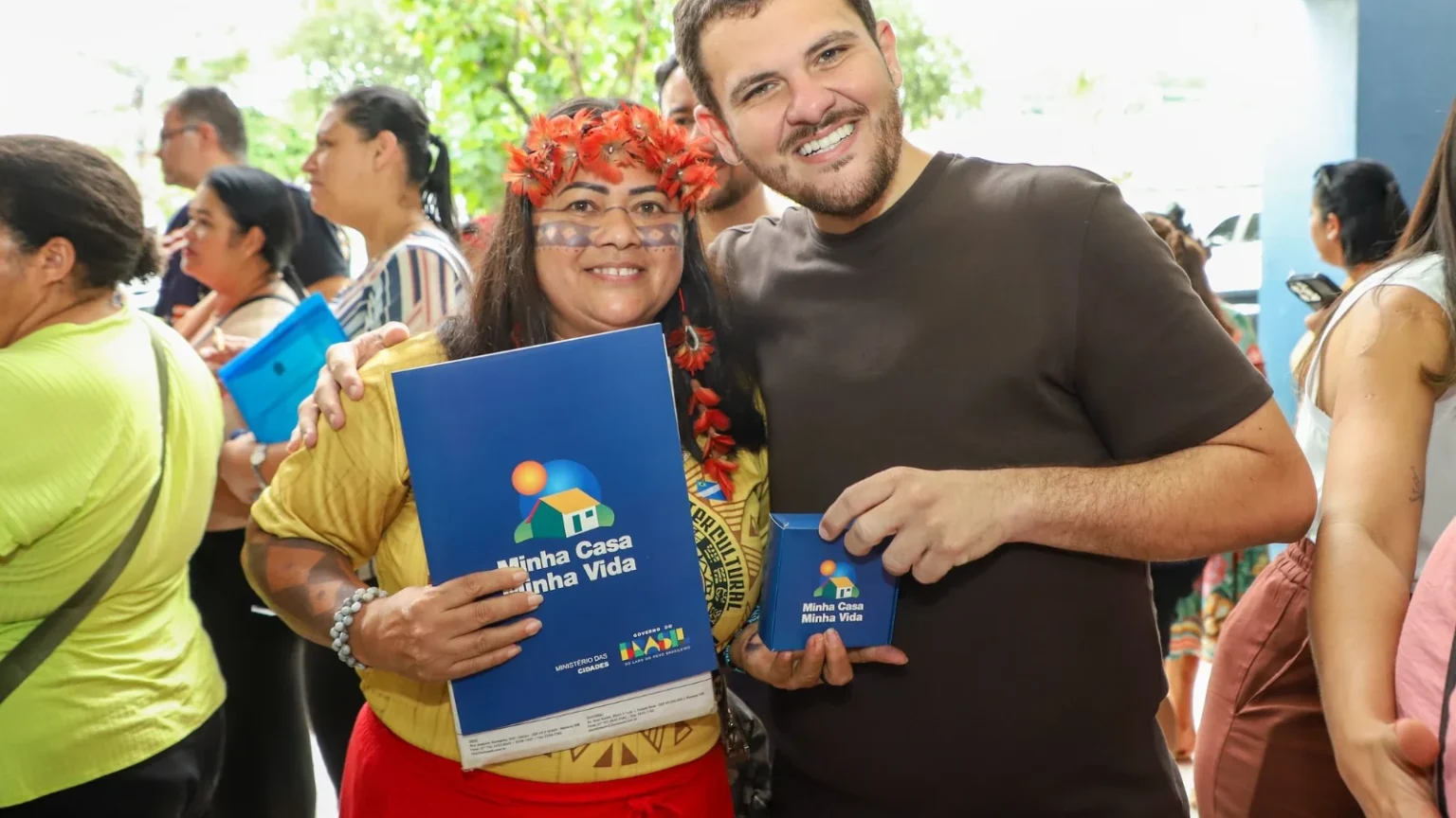 Prefeito Renato Junior Conclui Entrega de 576 Moradias e Transforma Vida de Mais de 2 Mil Pessoas em Manaus Prefeito Renato Junior Conclui Entrega de 576 Moradias e Transforma Vida de Mais de 2 Mil Pessoas em