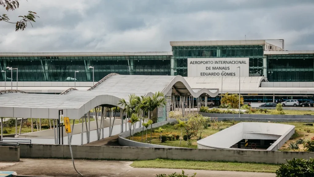 Homem é preso em Manaus por tentar embarcar com CNH digital falsa no aeroporto Homem é preso em Manaus por tentar embarcar com CNH digital falsa no aeroporto