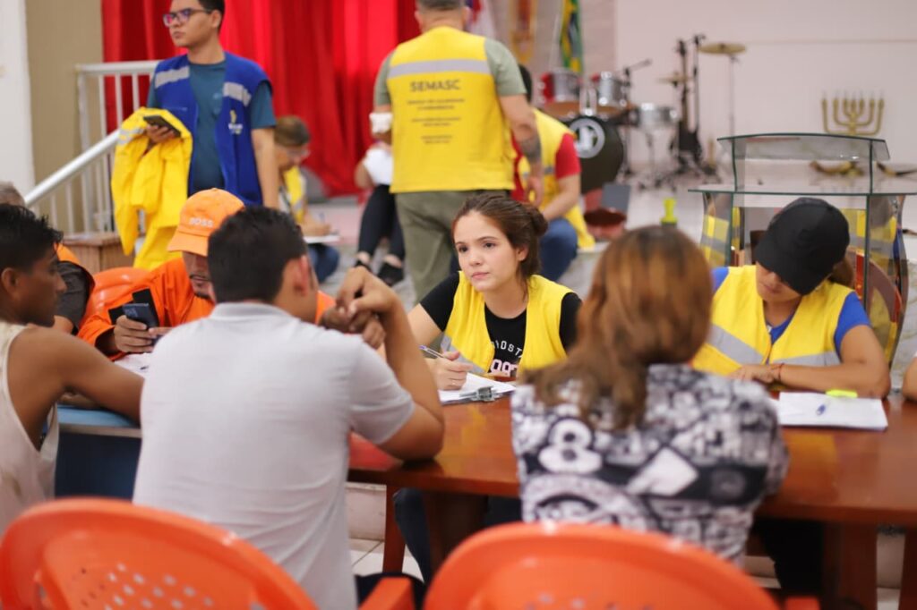 Assistência Urgente às Famílias Atingidas por Incêndio no São Jorge: Prefeitura de Manaus em Ação
