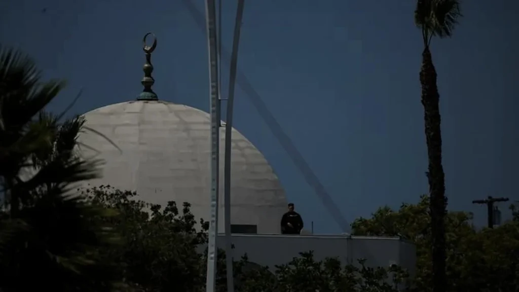 Tiroteio no Islamic Center of San Diego mobiliza serviços de emergência Tiroteio no Islamic Center of San Diego mobiliza serviços de emergência
