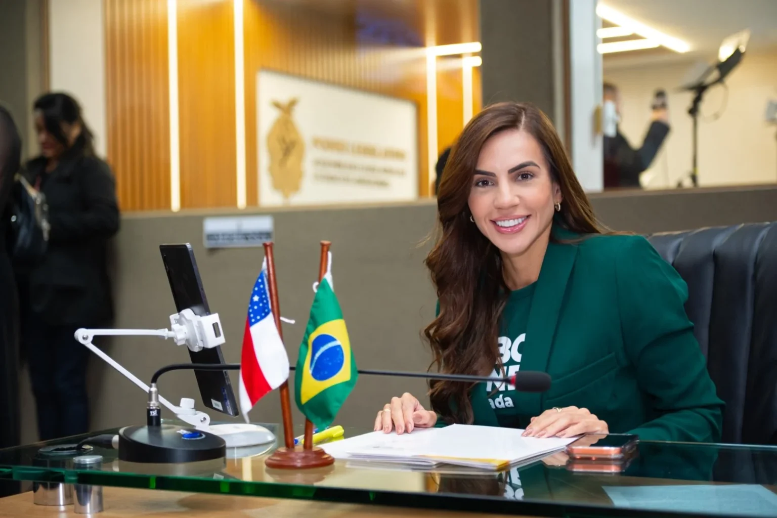 Débora Menezes Destaca Avanços Sociais no Dia do Parlamento Brasileiro