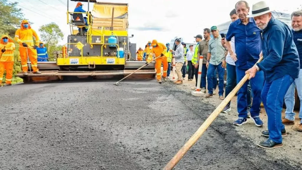 Lula anuncia BR-319 como a estrada mais moderna do mundo com investimento de R$ 20 bilhões