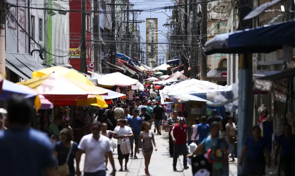 Manaus lidera Ranking Nacional de Inadimplência com 84% da População Endividada Manaus lidera Ranking Nacional de Inadimplência com 84% da População Endividada