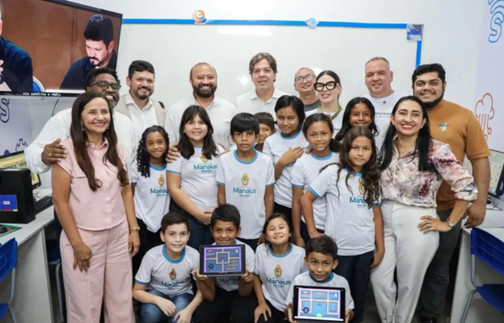 Ministério Lança Laboratório de Informática em Escola Rural de Manaus para Inclusão Digital