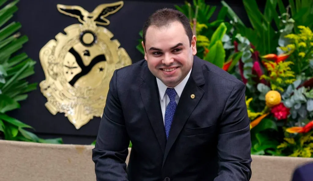 Roberto Cidade é eleito governador-tampão do Amazonas em votação histórica