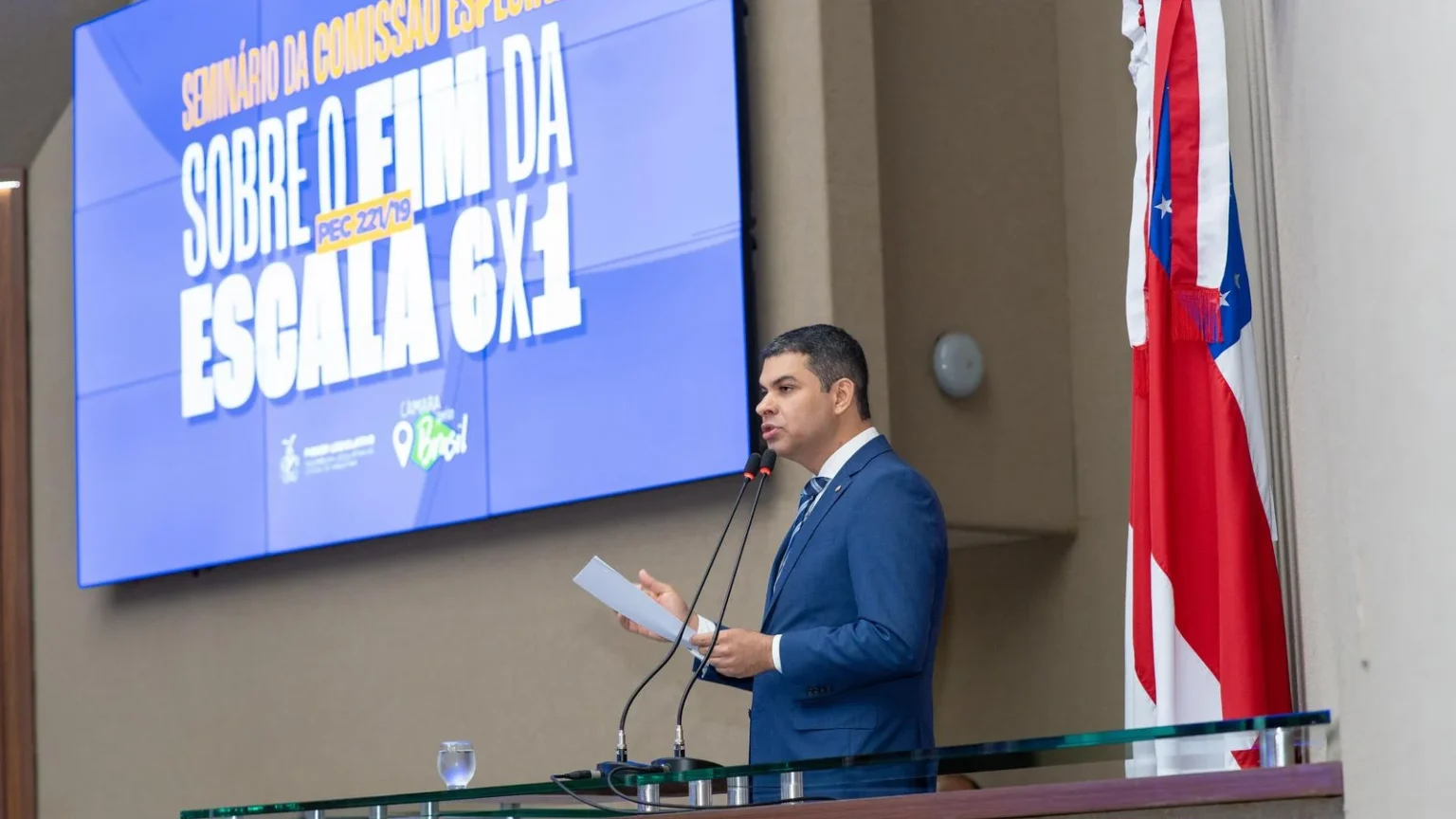 Vianna lidera debate sobre fim da escala 6x1 com trabalhadores do Amazonas