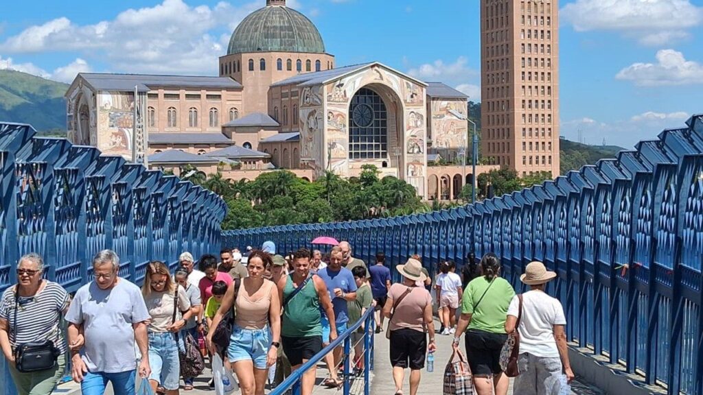Turismo Religioso no Brasil: A Realidade das Romarias que Supera os Dados Oficiais