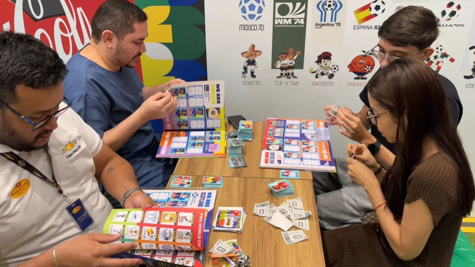 Álbum da Copa do Mundo 2026 agita Manaus com troca de figurinhas e encontros entre colecionadores Álbum da Copa do Mundo 2026 agita Manaus com troca de figurinhas e encontros entre colecionadores