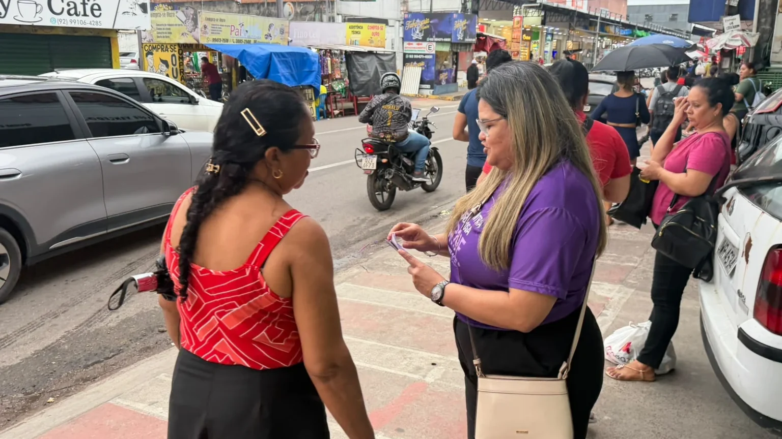 Blitz Educativa em Manaus Alcança Moradores do Manoa no Combate à Violência Contra Idosos