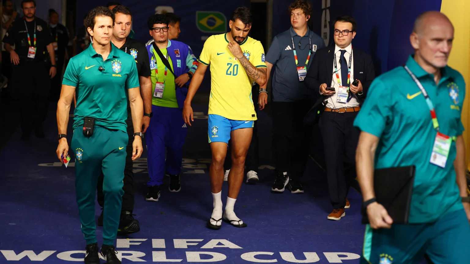 Lesão de Lucas Paquetá afasta meio-campista das oitavas da Copa do Mundo