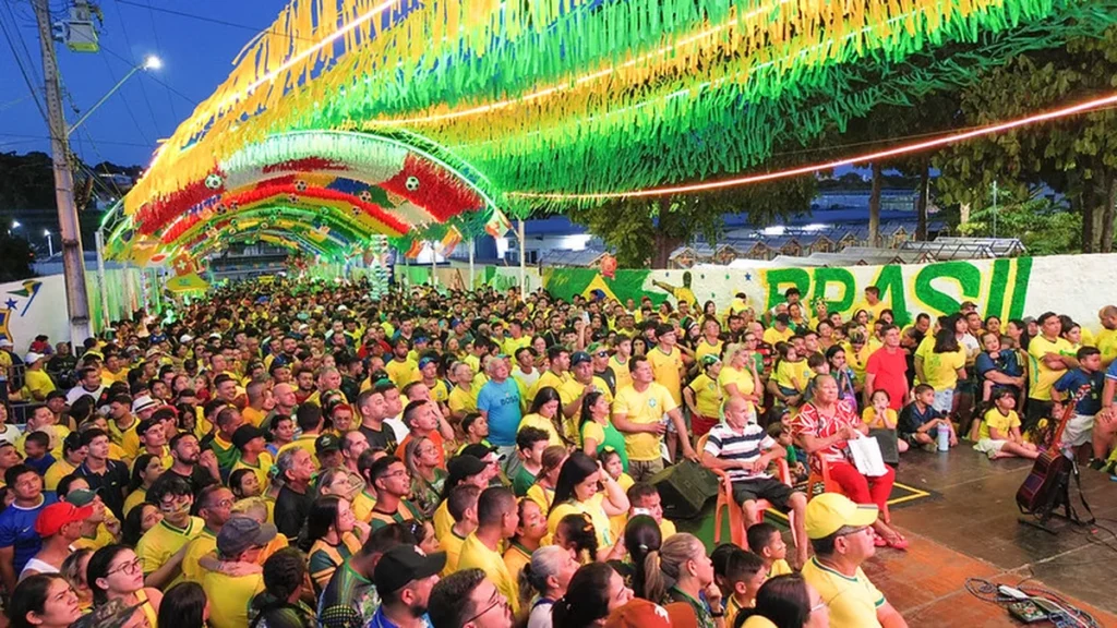 Prefeitura de Manaus Reativa as ‘Ruas da Copa’ e Fortalece Lazer e Economia Local Prefeitura de Manaus Reativa as 'Ruas da Copa' e Fortalece Lazer e Economia Local