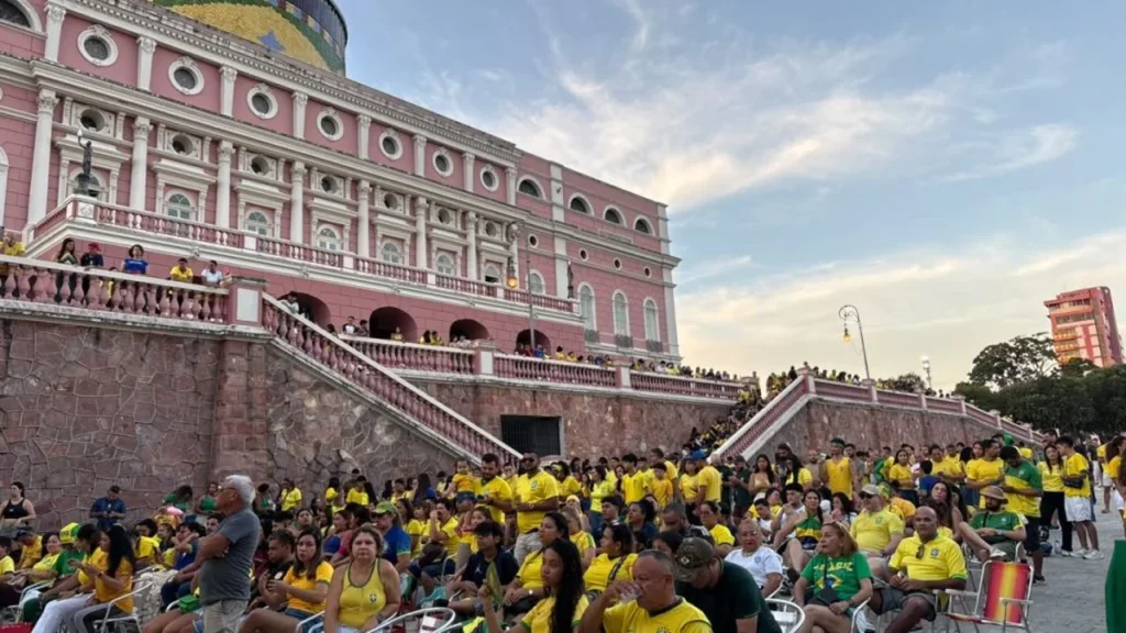 Amazonas Fan Fest reúne torcedores no Largo de São Sebastião durante vitória do Brasil sobre a Escóc