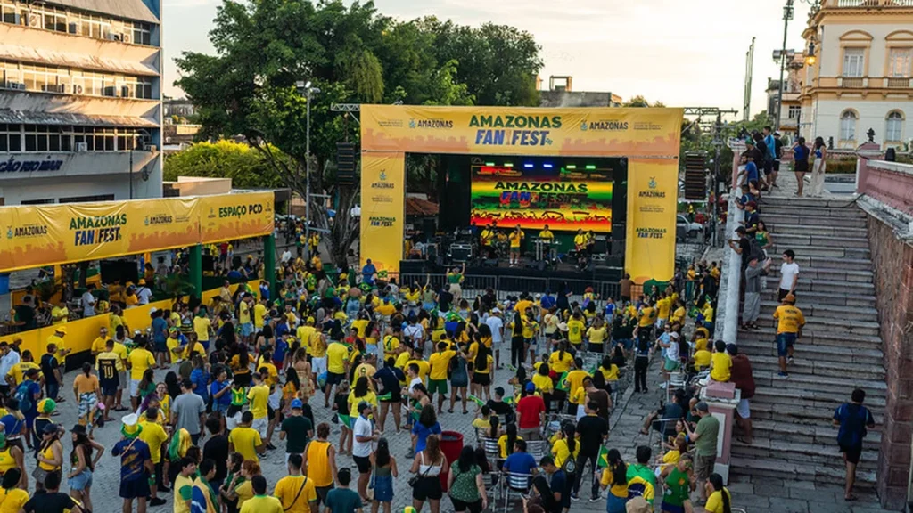 Amazonas Fan Fest reúne torcedores em clima de festa no Largo de São Sebastião