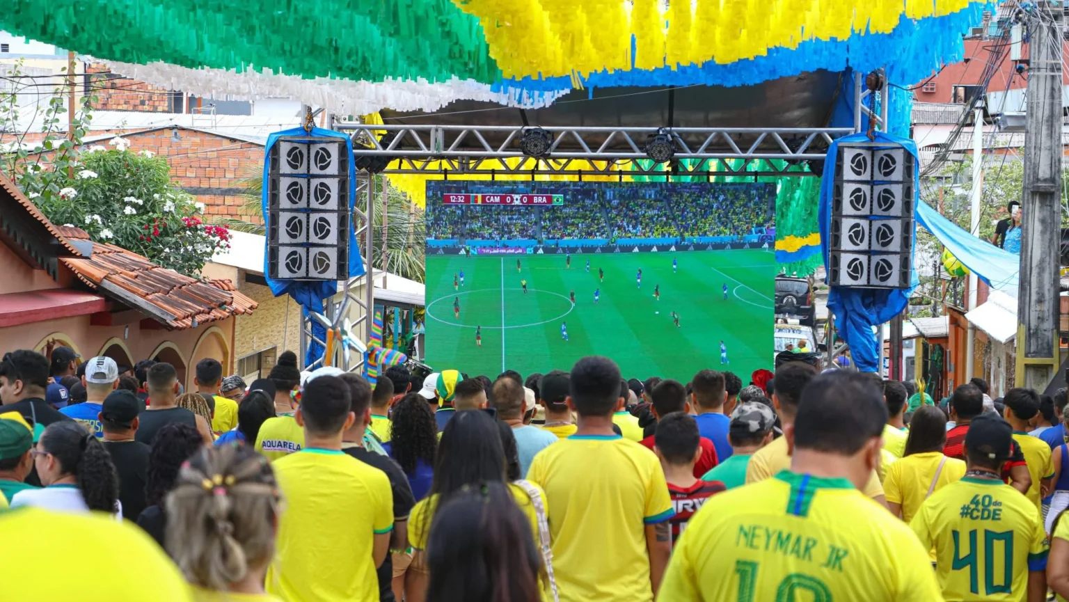 Ruas da Copa em Manaus Reúnem Famílias e Fortalecem Comércio Local na Copa do Mundo Ruas da Copa em Manaus Reúnem Famílias e Fortalecem Comércio Local na Copa do Mundo