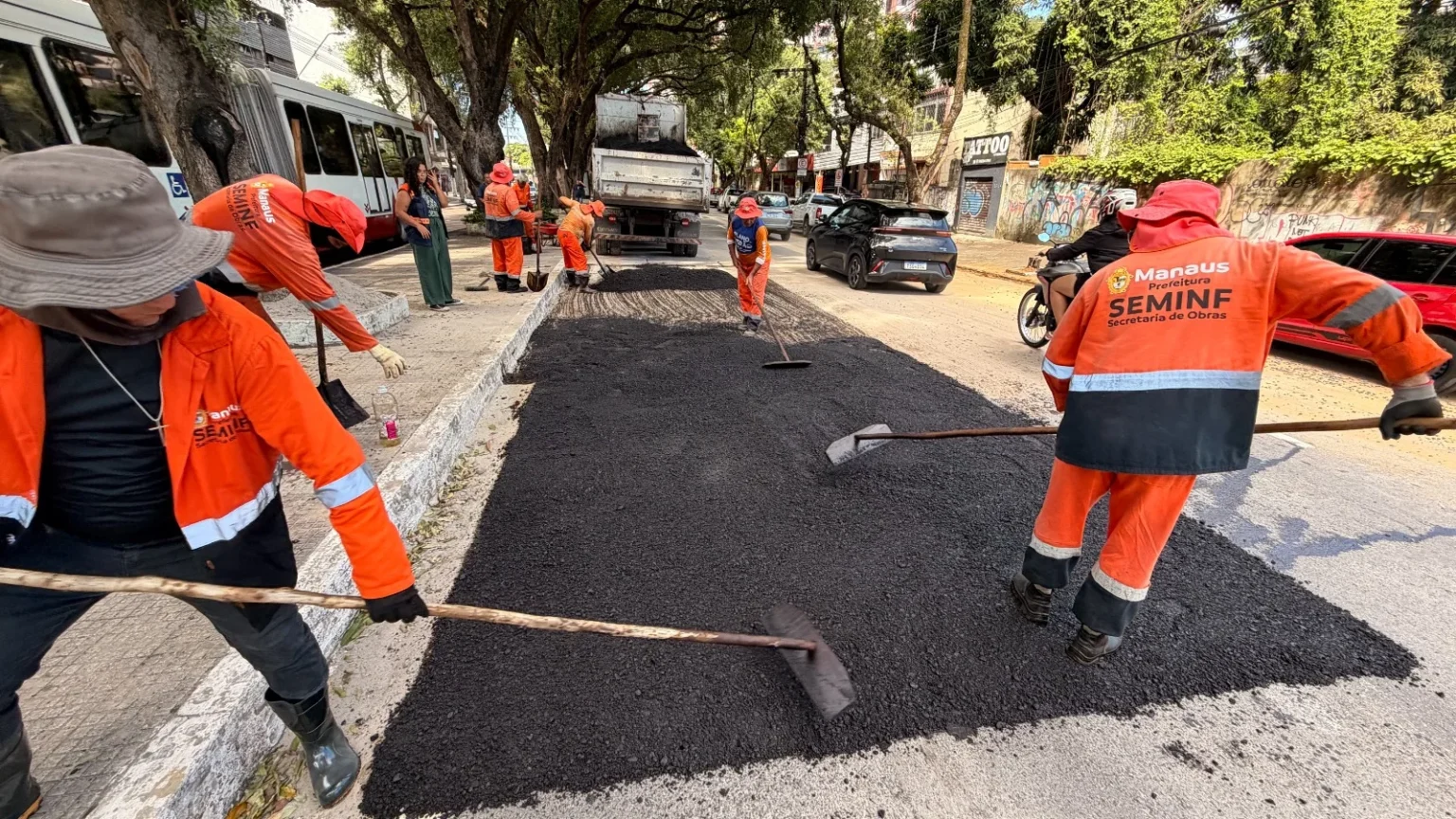 Prefeitura de Manaus conclui obra emergencial na Getúlio Vargas e restabelece tráfego