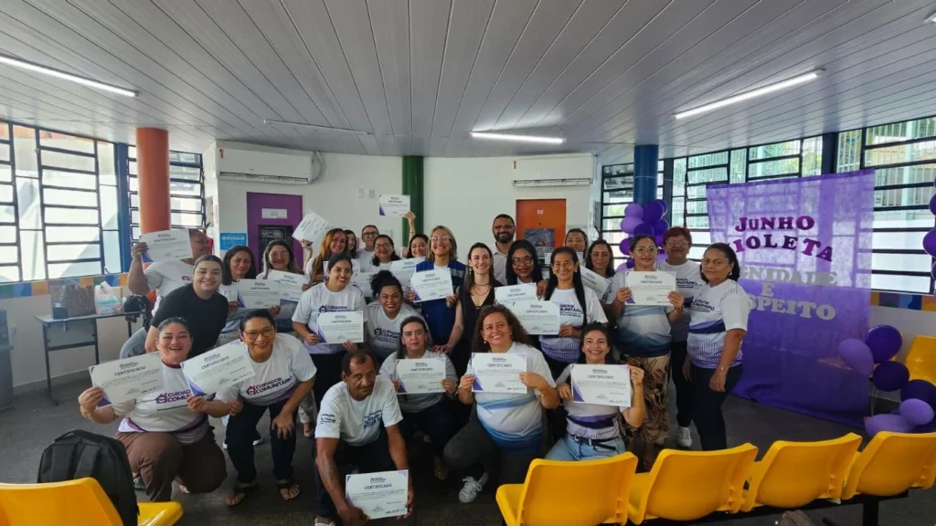 Prefeitura de Manaus forma 26 cuidadores comunitários para idosos em Colônia Oliveira Machado e Comp