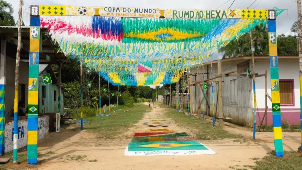 Rua sem Asfalto em Beruri se Destaca na Decoração para a Copa do Mundo de 2026 Rua sem Asfalto em Beruri se Destaca na Decoração para a Copa do Mundo de 2026