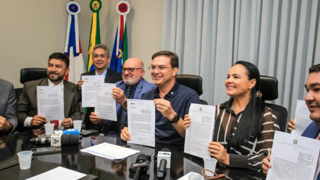 Parintins assegura R$ 80 milhões para obras que transformam turismo e infraestrutura