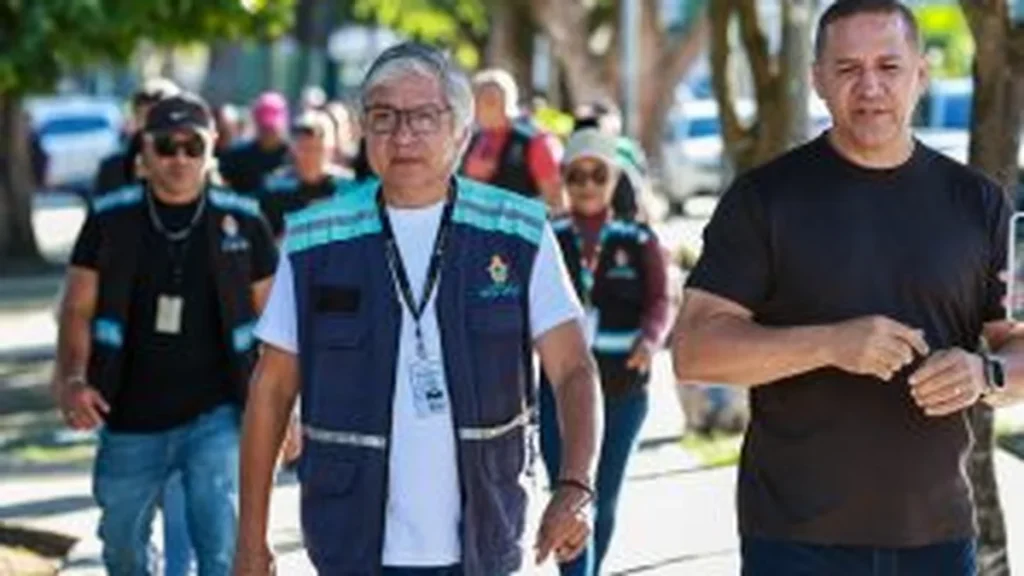 Prefeitura de Manaus intensifica ordenamento urbano com ação social integrada no Centro Histórico Prefeitura de Manaus intensifica ordenamento urbano com ação social integrada no Centro Histórico