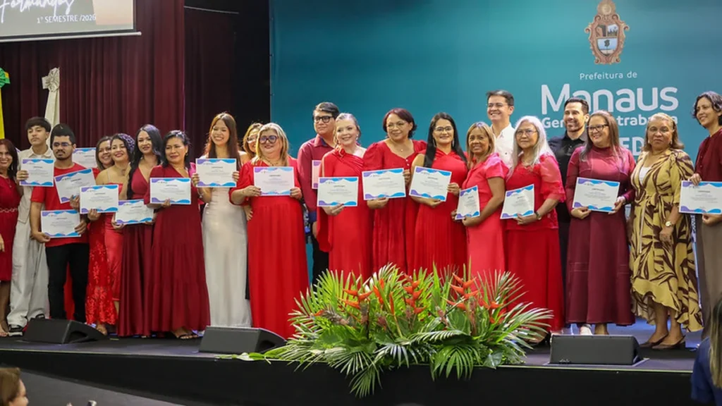 Prefeitura de Manaus forma 63 alunos em inglês, espanhol e Libras pelo Programa Ampliando Horizontes Prefeitura de Manaus forma 63 alunos em inglês, espanhol e Libras pelo Programa Ampliando Horizontes
