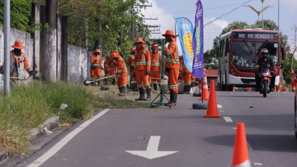Prefeitura de Manaus Recolhe Quase 250 Toneladas de Resíduos em Grande Operação Urbana Prefeitura de Manaus Recolhe Quase 250 Toneladas de Resíduos em Grande Operação Urbana