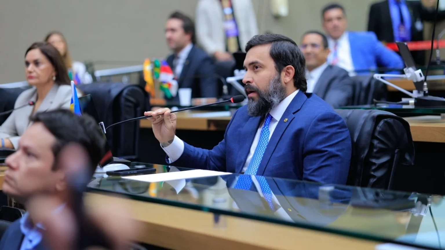 Deputado propõe reforço na proteção a idosos vítimas de violência no Amazonas Deputado propõe reforço na proteção a idosos vítimas de violência no Amazonas