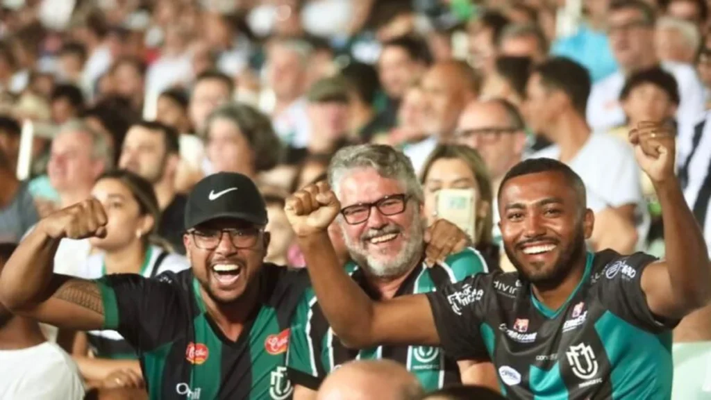 Maringá FC lança venda de ingressos com promoção especial para Dia dos Pais Maringá FC lança venda de ingressos com promoção especial para Dia dos Pais