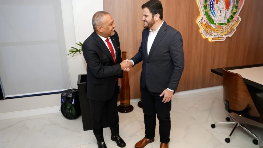 Prefeito Renato Junior reforça diálogo com TJ-AM para impulsionar projetos em Manaus Prefeito Renato Junior reforça diálogo com TJ-AM para impulsionar projetos em Manaus