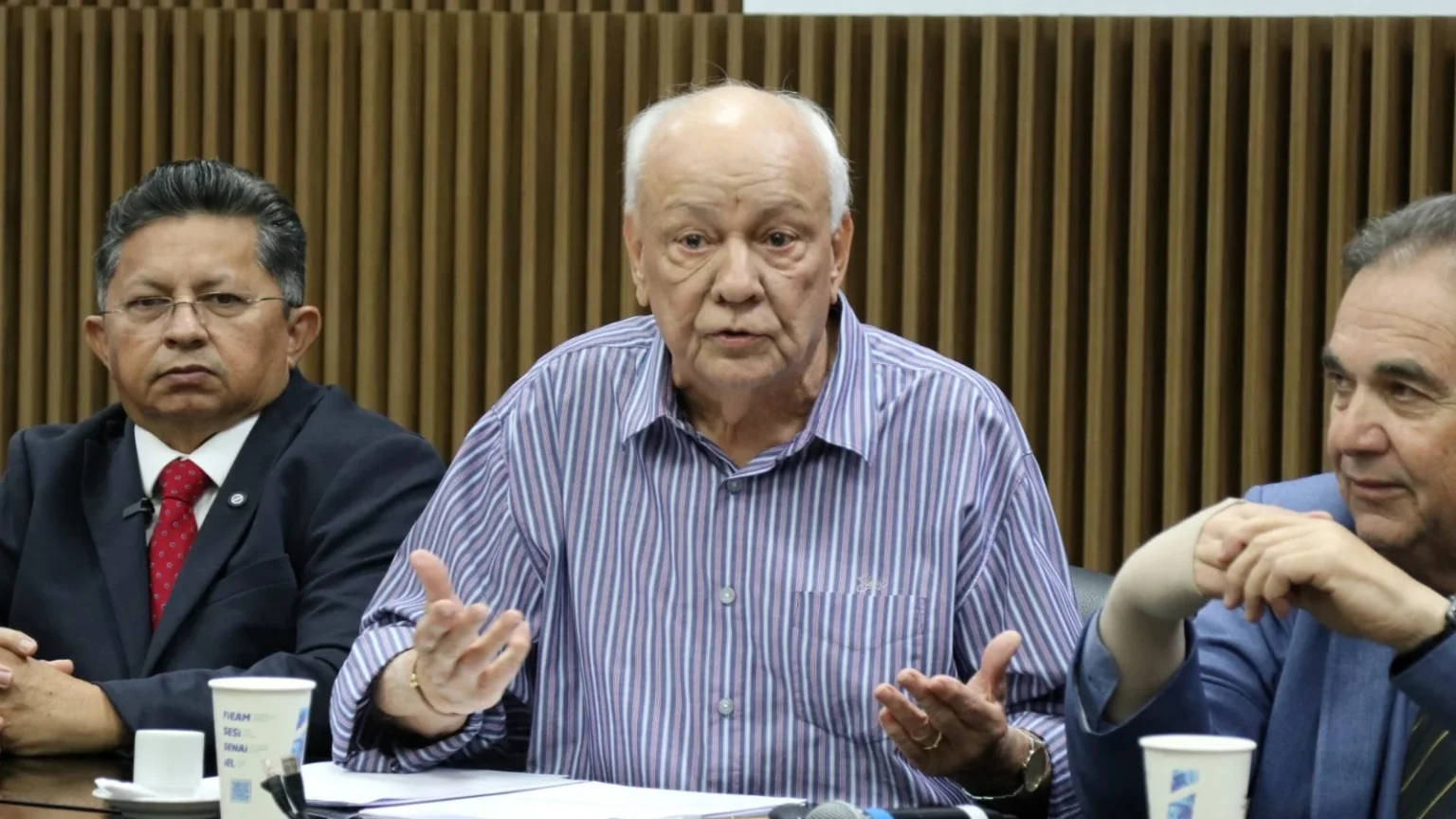 Indústria no Amazonas impulsiona selo fiscal para controle da água mineral Indústria no Amazonas impulsiona selo fiscal para controle da água mineral