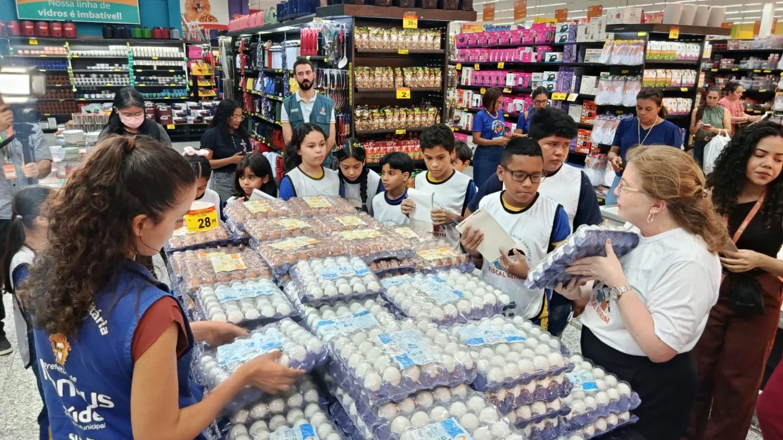 Projeto Fiscal Mirim leva estudantes de Manaus a prática como fiscais sanitários Projeto Fiscal Mirim leva estudantes de Manaus a prática como fiscais sanitários